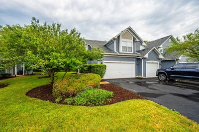 /international/us/201-huntington-court-oswego-il-110108708865/