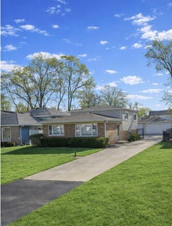 /international/us/4029-n-grant-street-westmont-il-110106932266/