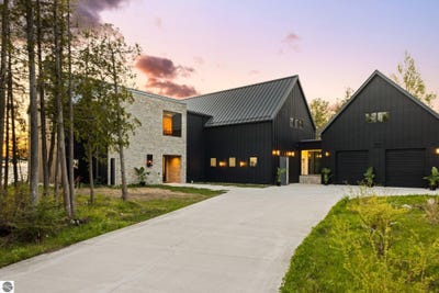 /international/us/9371-n-onominese-trail-northport-mi-110107997600/