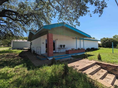 /international/us/503-s-4th-st-lometa-tx-110092407667/