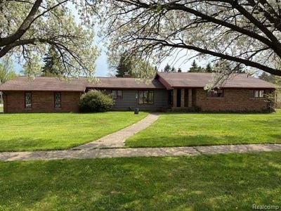 /international/us/714-garden-street-harbor-beach-mi-110108174043/