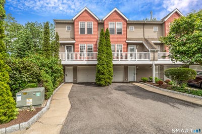 /international/us/26-miranda-lane-stratford-ct-110108341652/