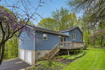 /international/us/12-hillside-drive-marlboro-ny-110107776359/