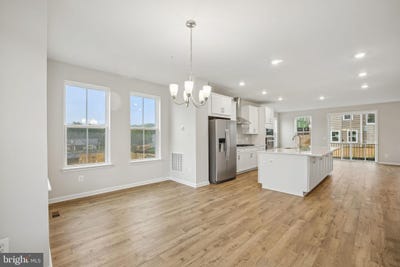 /international/us/9751-gaelic-place-waldorf-md-110110355260/