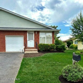 /international/us/24-magnolia-road-manahawkin-nj-110108426784/