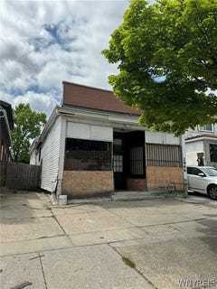 /international/us/2966-bailey-avenue-buffalo-ny-110109793232/
