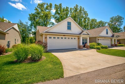 /international/us/11494-s-lake-drive-holland-mi-110108910579/