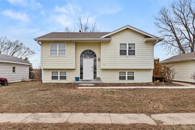 /international/us/1013-marshall-street-de-soto-ia-110105283717/