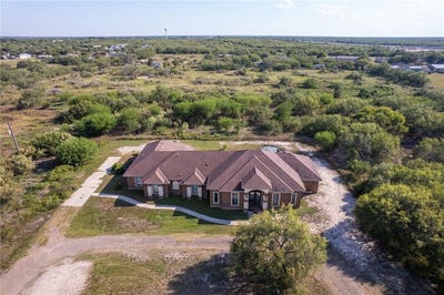 /international/us/139-e-county-road-2155-circle-e-kingsville-tx-110106923408/