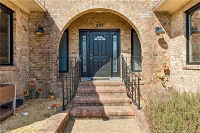 /international/us/221-woodburn-drive-hampton-va-110108585501/