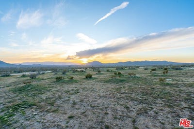 /international/us/21880-colusa-rd-apple-valley-ca-110105889511/