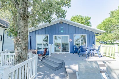 /international/us/16884-255th-avenue-spirit-lake-ia-110100951077/