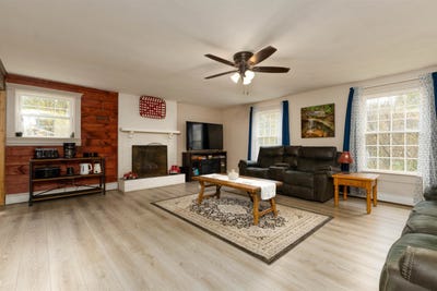 /international/us/3-snowshoe-hill-road-claremont-nh-110107966136/