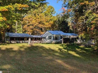 /international/us/3200-s-healy-road-glennie-mi-110120457534/