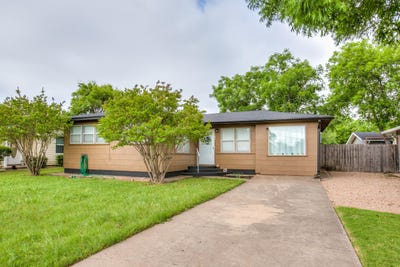/international/us/703-n-3rd-street-ballinger-tx-110108202079/