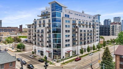 /international/us/601-e-ogden-ave-milwaukee-wi-110108331249/