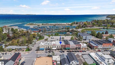 /international/us/144-river-street-elk-rapids-mi-110101053404/