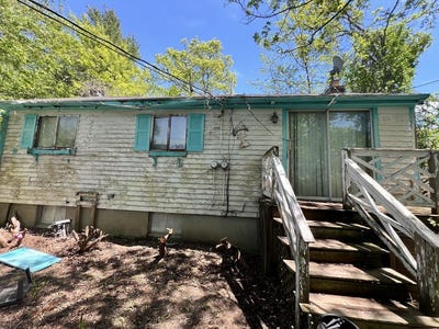 /international/us/83-cypress-st-plymouth-ma-110108440595/