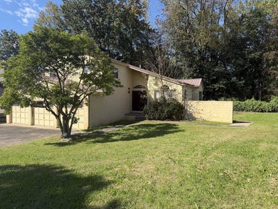 /international/us/28-cedar-drive-hurricane-wv-110120499947/