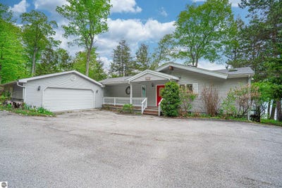 /international/us/6514-beech-tree-road-glen-arbor-mi-110099777301/