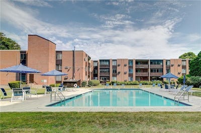 /international/us/401-bellevue-avenue-newport-ri-110100348158/