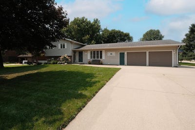 /international/us/157-12th-avenue-ne-sioux-center-ia-110109813496/