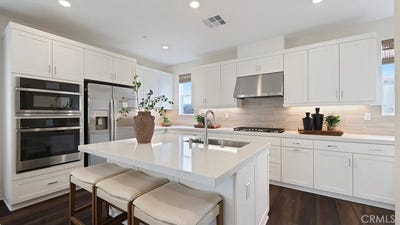 /international/us/27420-hackberry-place-valencia-ca-110120527866/