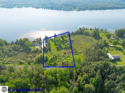 /international/us/1851-s-lake-shore-drive-lake-leelanau-mi-110100250626/