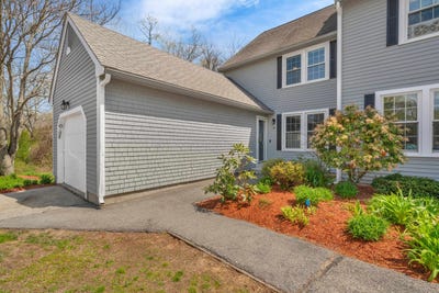 /international/us/16-sullivan-court-salem-nh-110108502079/