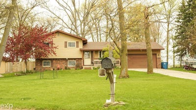 /international/us/695-knodt-road-essexville-mi-110107803431/