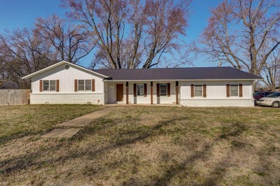 /international/us/1025-n-market-avenue-bolivar-mo-110097987258/