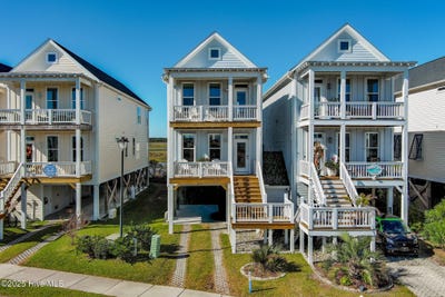 /international/us/127-s-boca-bay-lane-surf-city-nc-110103622899/