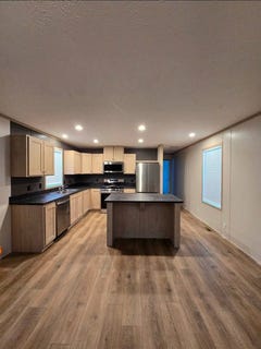 /international/us/6300-birch-st-weston-wi-110105201999/
