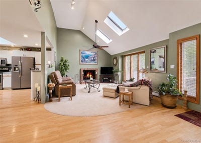 /international/us/370-avenue-a-ronkonkoma-ny-110119657347/