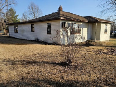 /international/us/607-s-broadway-waltonville-il-110106761017/