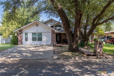 /international/us/704-e-16th-street-cameron-tx-110102304084/