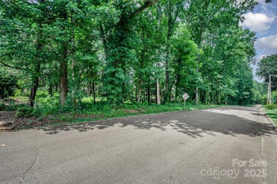 /international/us/803-w-1st-street-newton-nc-110100580950/
