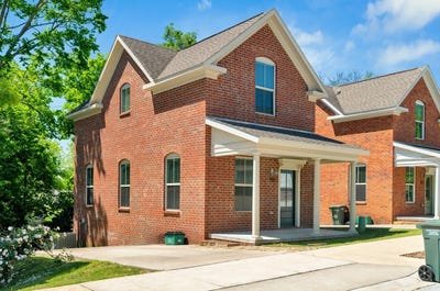 /international/us/135-e-south-street-fayetteville-ar-110107831303/