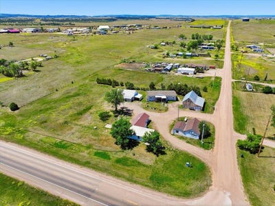 /international/us/10995-water-tank-road-belle-fourche-sd-110108012582/