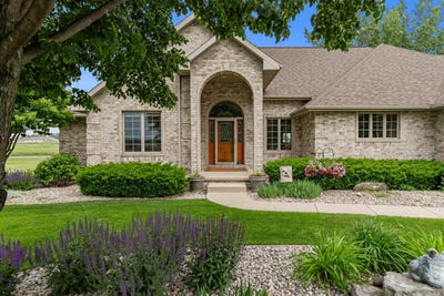 /international/us/562-royal-st-pats-drive-wrightstown-wi-110100217297/