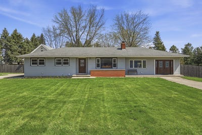 /international/us/1818-brickville-road-sycamore-il-110107748201/