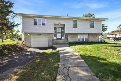 /international/us/17000-pine-court-hazel-crest-il-110120463523/