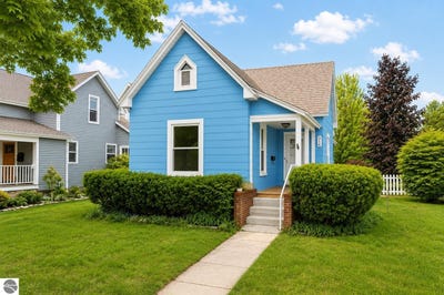 /international/us/316-w-tenth-street-traverse-city-mi-110108542752/