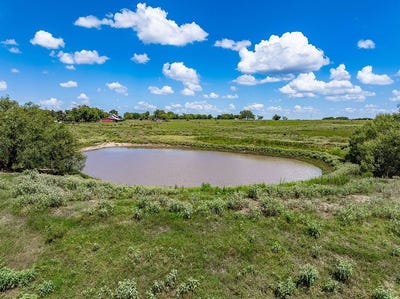 /international/us/1466-county-road-253-weimar-tx-110101219640/