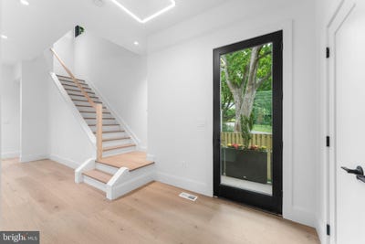 /international/us/6940-spruce-street-falls-church-va-110099702294/