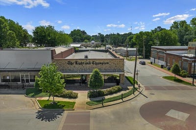 /international/us/137-san-augustine-street-center-tx-110107827041/