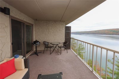 /international/us/105-cliffside-drive-canandaigua-ny-110107731574/