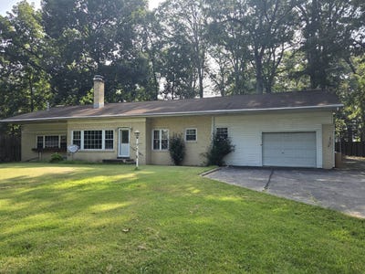 /international/us/812-n-west-st-olney-il-110119414035/