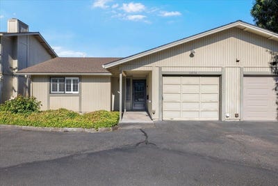 /international/us/1183-progress-drive-medford-or-110100835795/