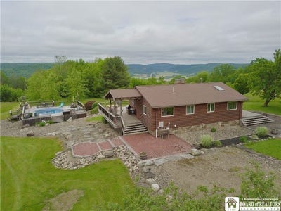 /international/us/5250-brown-road-great-valley-ny-110100240875/